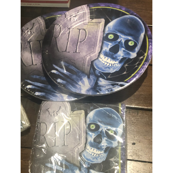 NWT HALLOWEEN PARTY Bundle Plates Napkins Cups Creepy Bones RIP Grave Skeleton - Picture 6 of 12